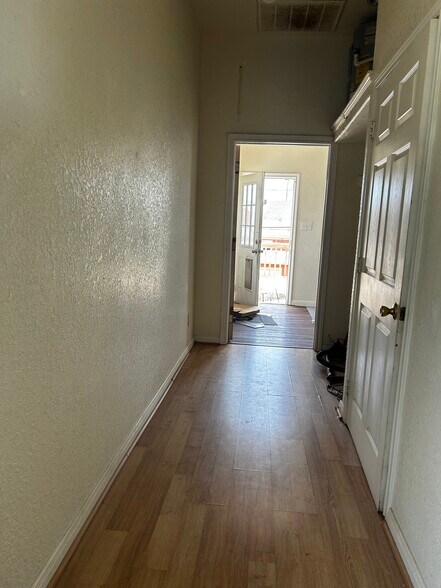 More Photos Of 1613 Avenue N 1/2, Galveston Multifamily For Lease