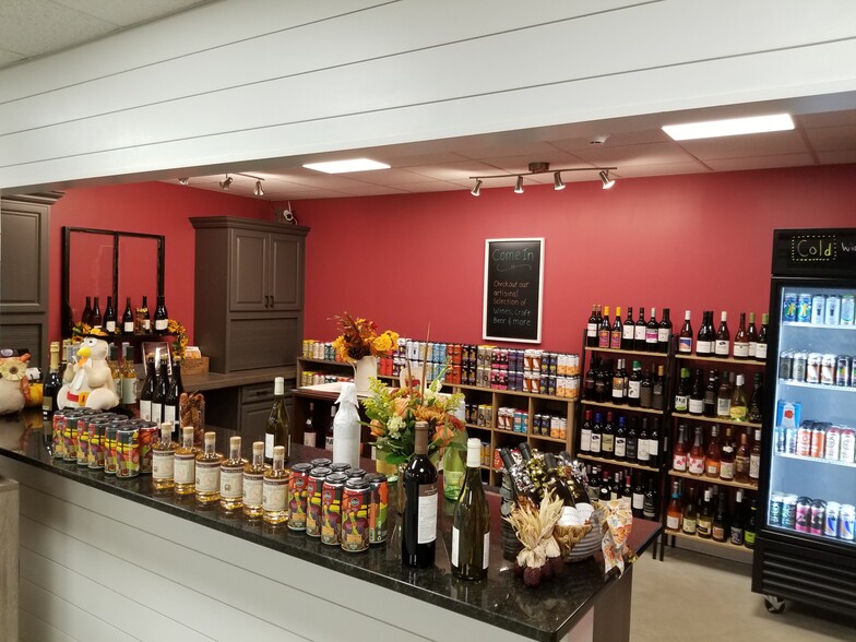 More Photos Of 162 Main St, Hudson Flex For Lease