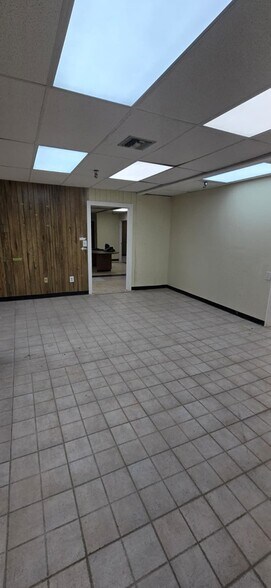 More Photos Of 5401 Sligh Ave, Tampa Auto Repair For Lease