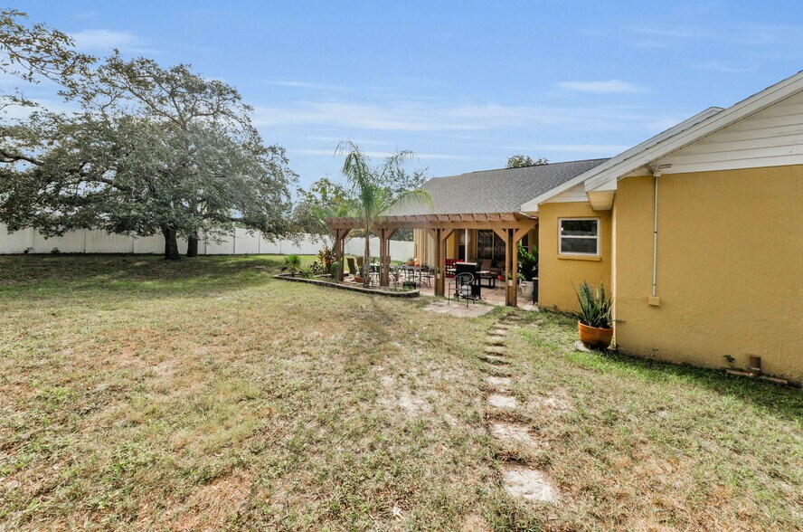 More Photos Of 11748 La Madera Blvd, Port Richey Office For Sale
