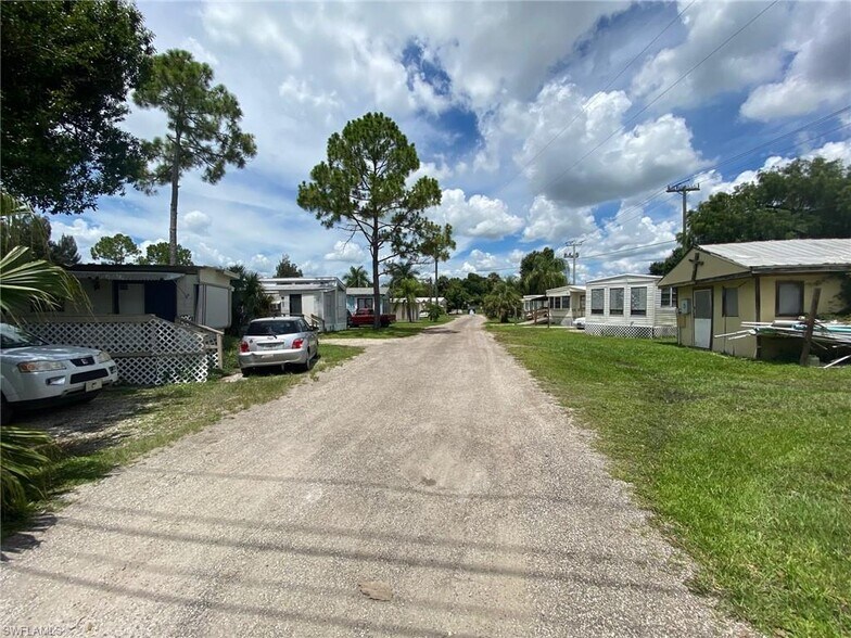 More Photos Of 1475 N Bridge St, LaBelle Manufactured Housing Mobile Home Park For Sale