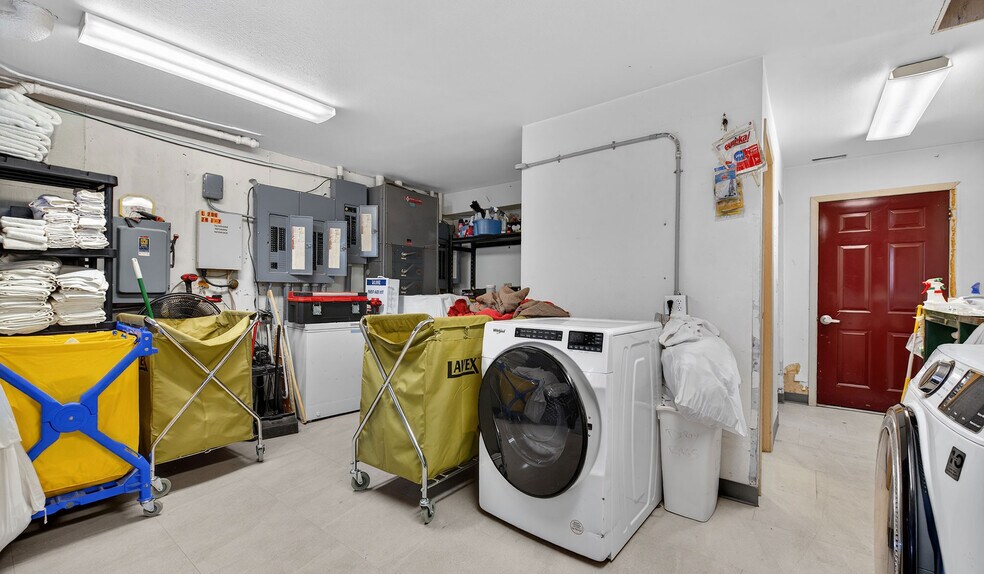 More Photos Of 102 E Greenwood St, Enterprise Hotel For Sale