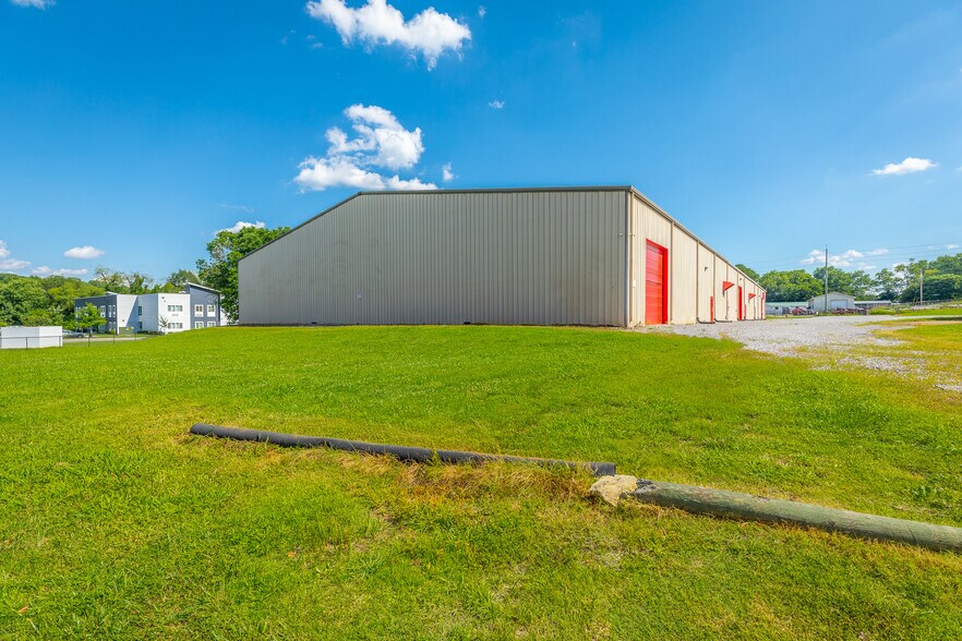 More Photos Of 1208 SW, Cleveland Warehouse For Sale
