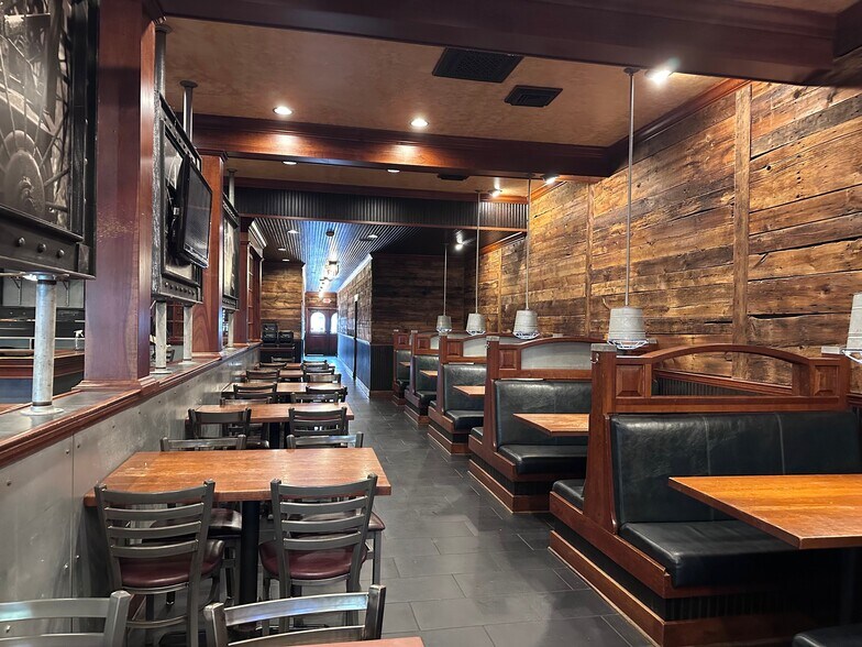 More Photos Of 423 S Union St, Traverse City General Retail For Sale