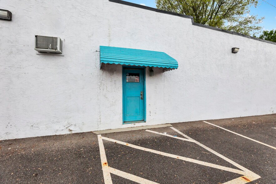 More Photos Of 11472 Broad St SW, Pataskala Bar For Lease