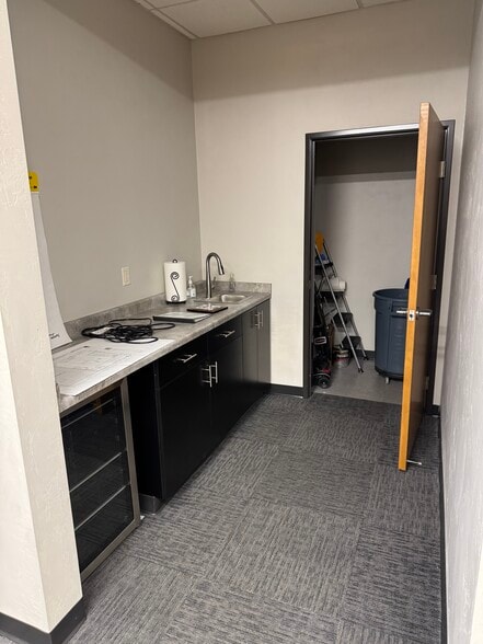 More Photos Of 3210 N Zuehlke Dr, Appleton Warehouse For Lease