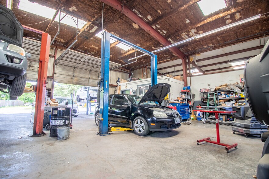 More Photos Of 539 N Frazier St, Conroe Auto Repair For Sale