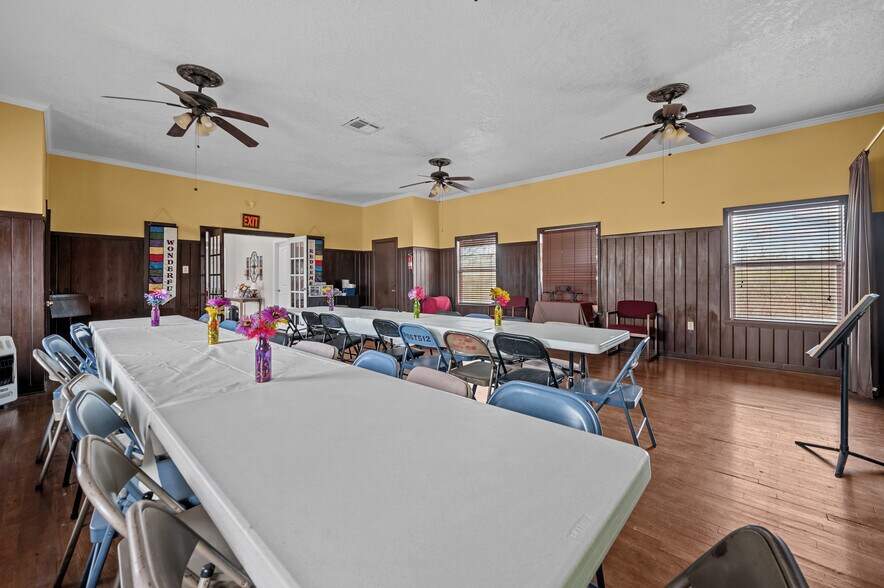 More Photos Of 1208 W Clayton St, Dayton Medical For Sale