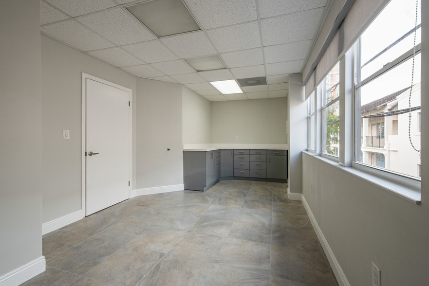 More Photos Of 555 Biltmore Way, Coral Gables Medical For Sale