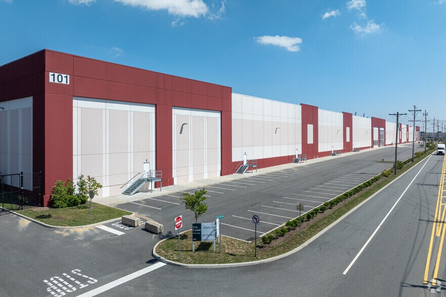 More Photos Of 101 Port Lincoln Rd, Bayonne Distribution For Lease