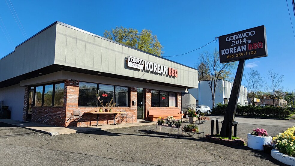 Primary Photo Of 4 Route 303, Tappan Restaurant For Sale