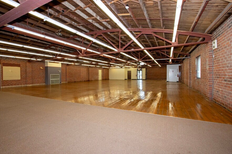 More Photos Of 160 S Columbus St, Wooster Warehouse For Lease