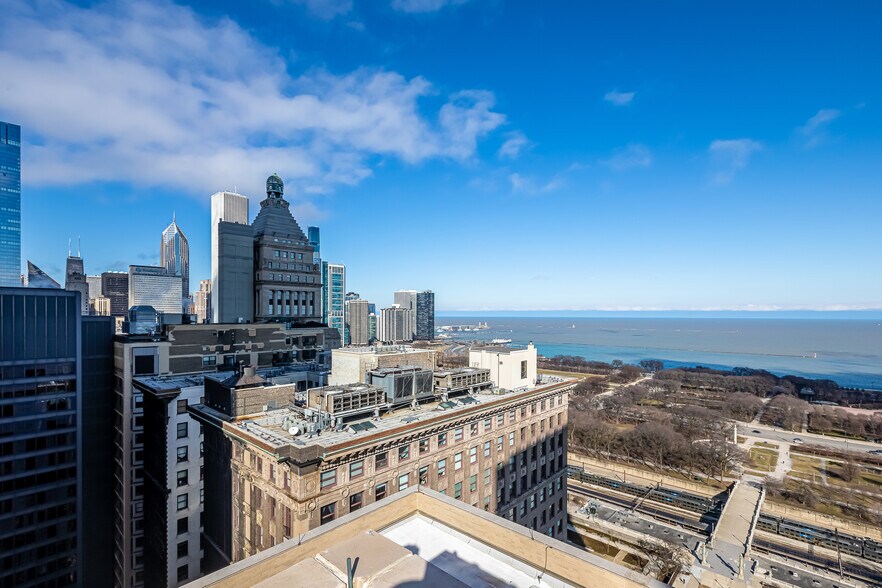 More Photos Of 59 E Van Buren St, Chicago Apartments For Lease