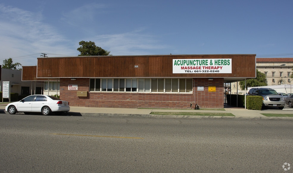 More Photos Of 2010-2020 17th St, Bakersfield Medical For Lease
