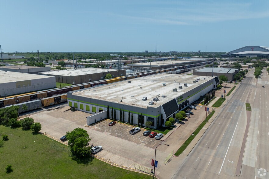 More Photos Of 2200-2202 E Randol Mill Rd, Arlington Warehouse For Lease