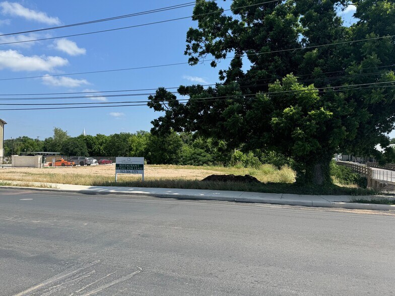 More Photos Of 202 E Ufer St, Fredericksburg Land For Lease