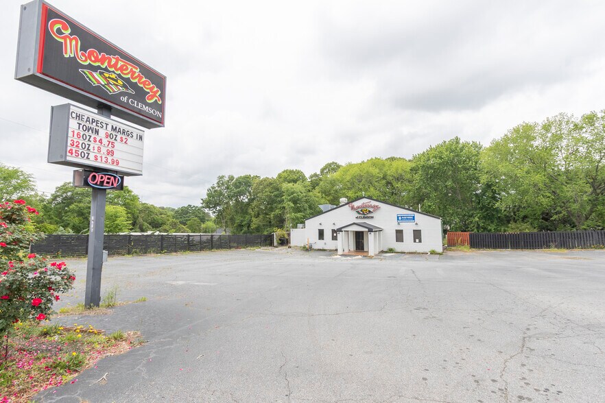 More Photos Of 1704-1710 W Main St, Central Restaurant For Lease