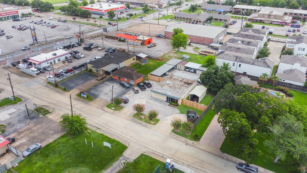 More Photos Of 1722 Monarch Oaks St, Houston Office For Lease