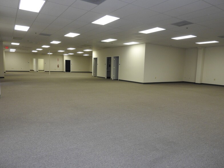 More Photos Of 437-481 W Ardice Ave, Eustis Office For Lease