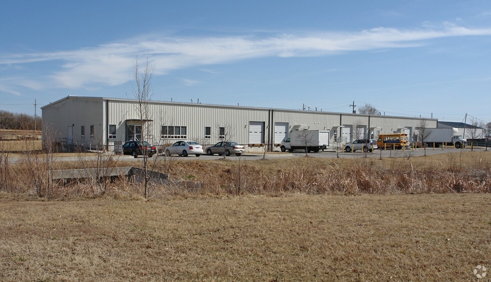 More Photos Of 919 E 29th St, Lawrence Warehouse For Lease