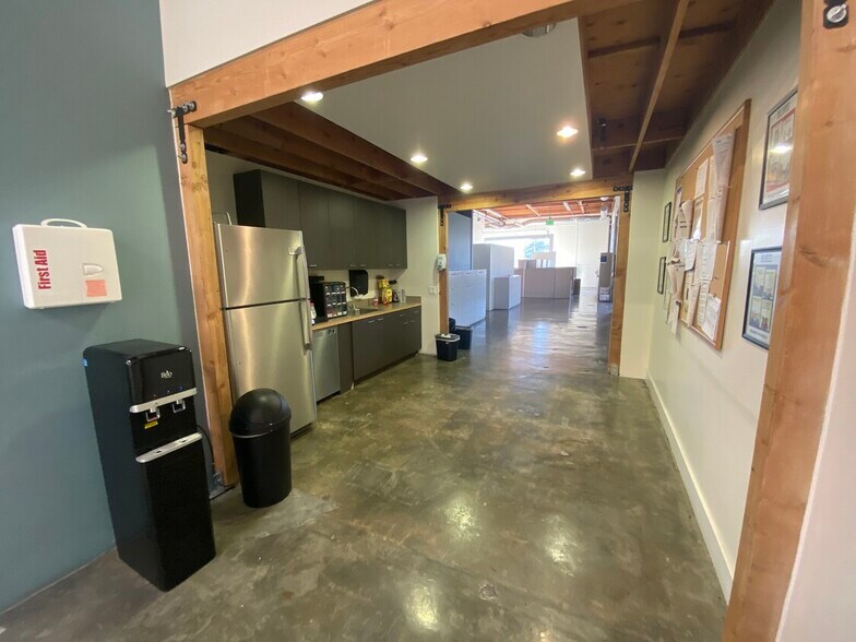More Photos Of 100 E Graham Pl, Burbank Warehouse For Lease