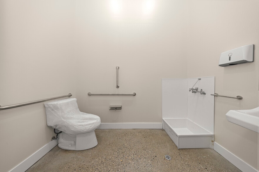 More Photos Of 3462 Greenfield rd, Berkley Medical For Sale