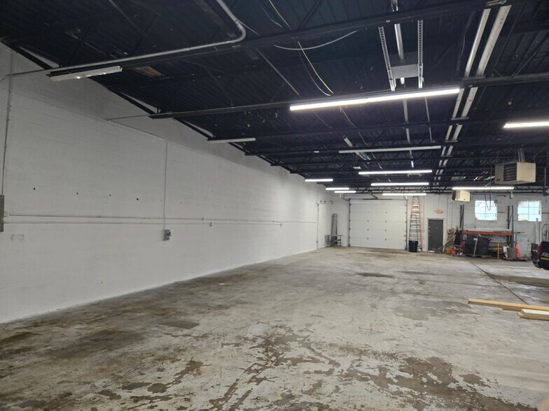 More Photos Of 608 E 10 Mile Rd, Hazel Park Warehouse For Lease