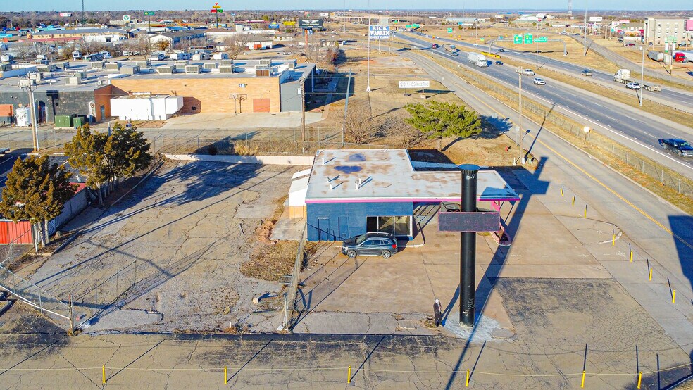 More Photos Of 12007 N I-35 Service Rd, Oklahoma City Service Station For Lease