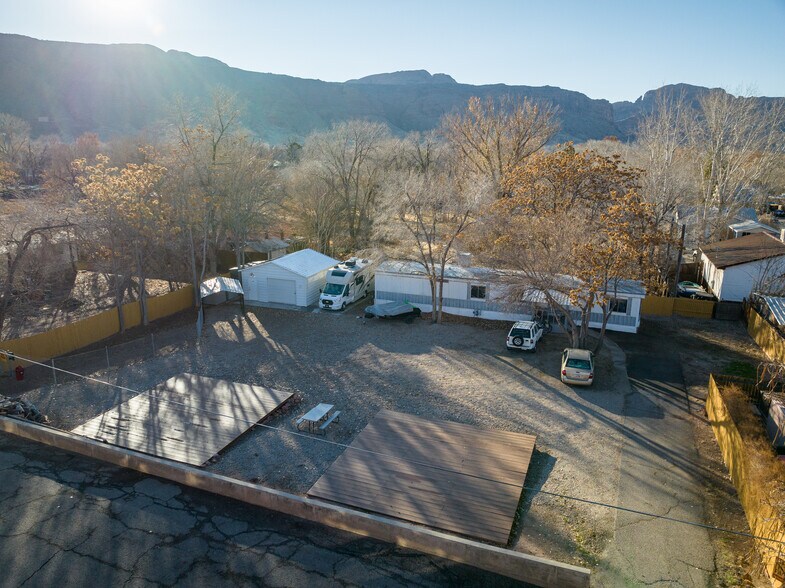 More Photos Of 166 S 400 E, Moab Hotel For Sale