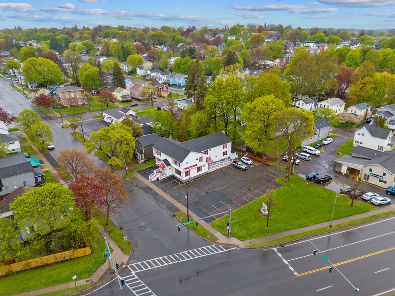 More Photos Of 180 E 10th St, Oswego Hotel For Sale