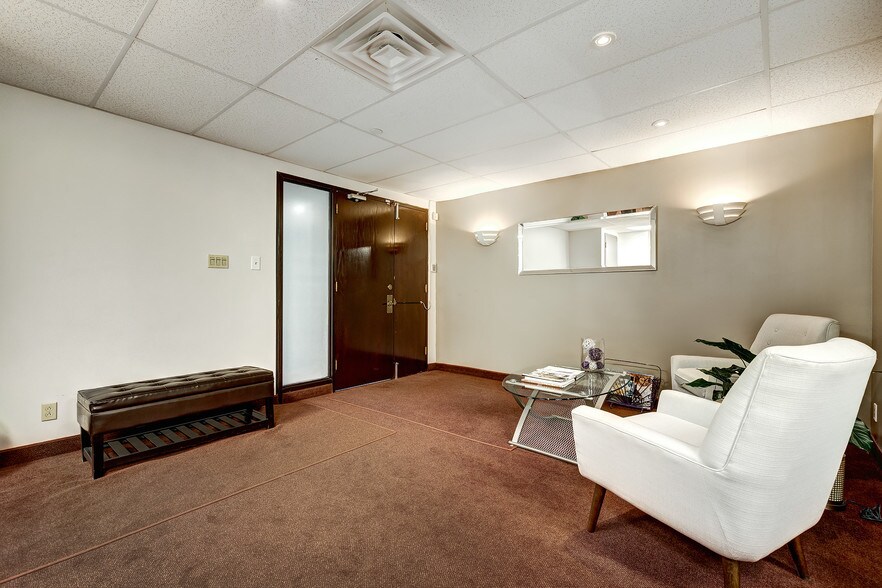 More Photos Of 1255 Boul Robert-Bourassa, Montréal Office Residential For Lease