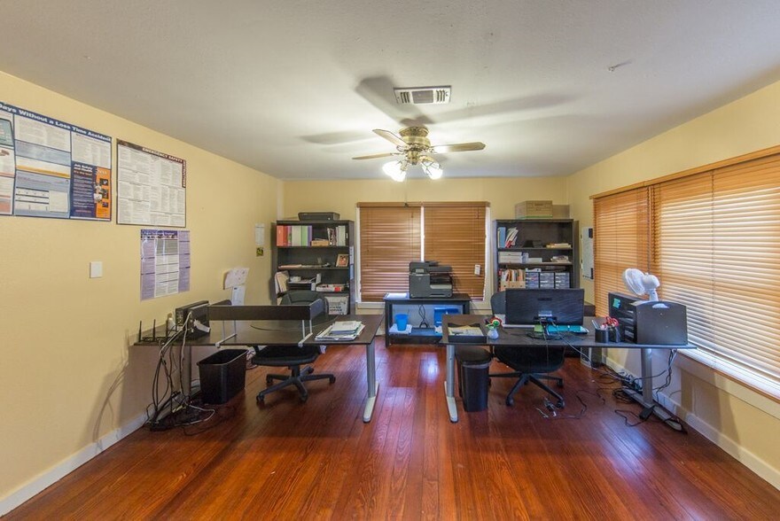 More Photos Of 1502 Main St, Seabrook Office Residential For Lease