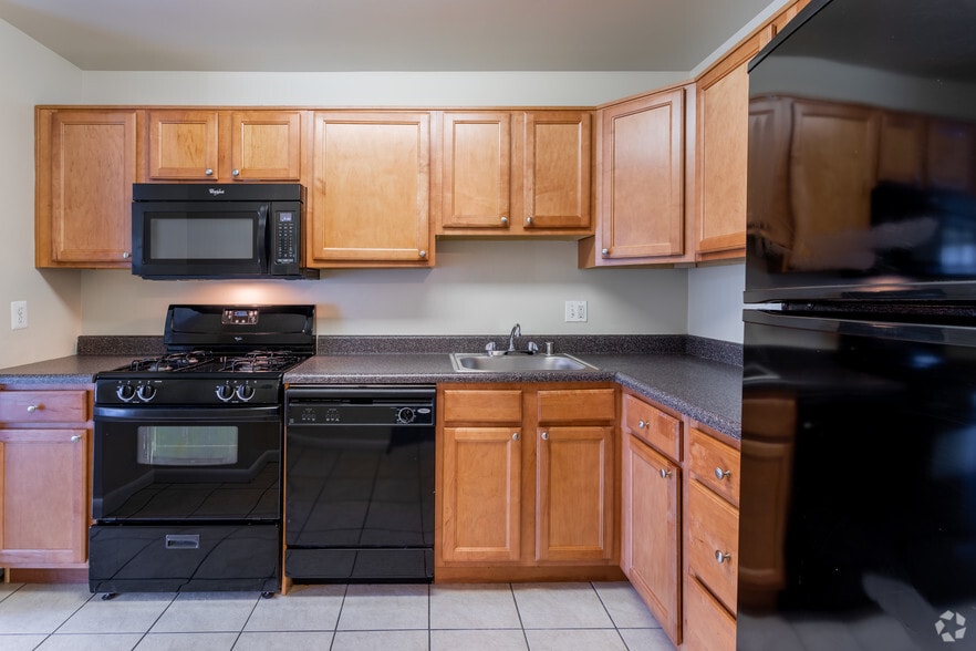 More Photos Of 8150 Lakecrest Dr, Greenbelt Apartments For Sale