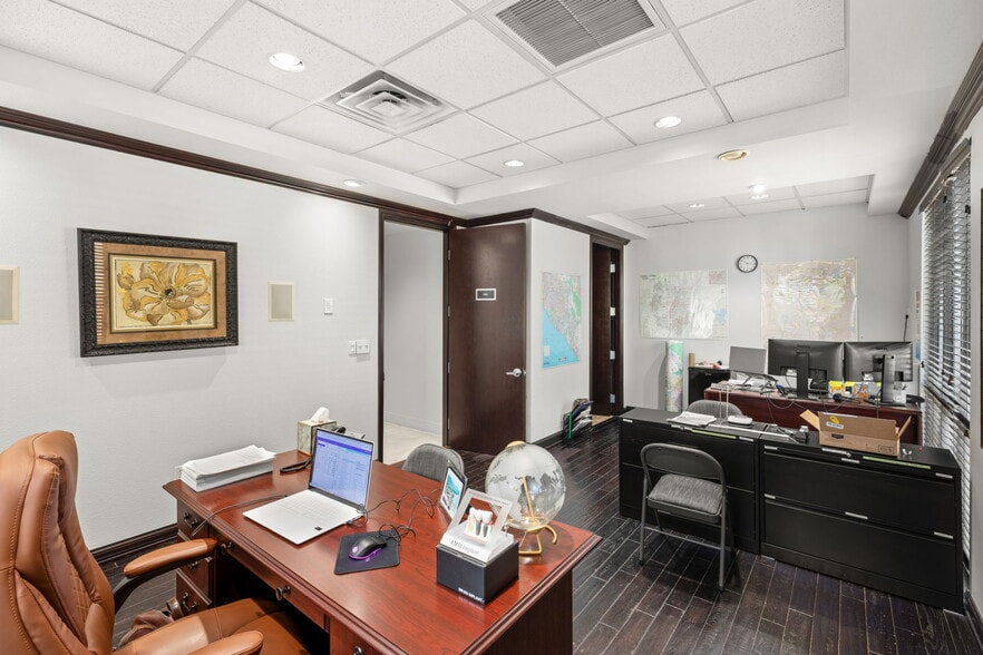 More Photos Of 7830 W Sahara Ave, Las Vegas Office For Sale