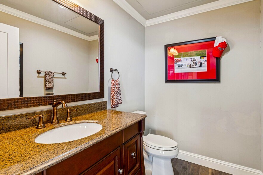 More Photos Of 15809 Addison Rd, Addison Airplane Hangar For Sale