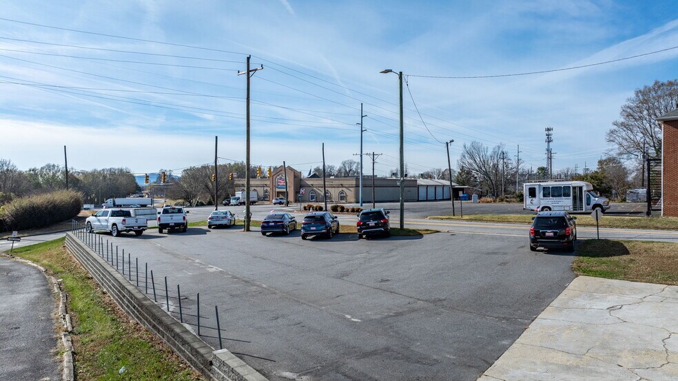 More Photos Of 121 13th St SW, Hickory Office For Sale