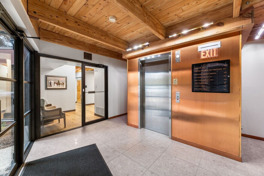 More Photos Of 3308 Broadway St, San Antonio Office For Sale