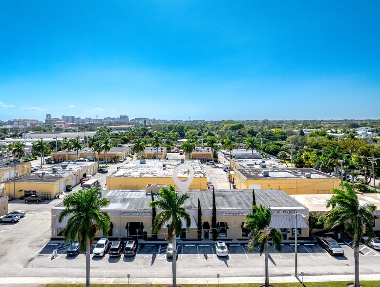 More Photos Of 174-180 Glades Rd, Boca Raton Light Distribution For Lease