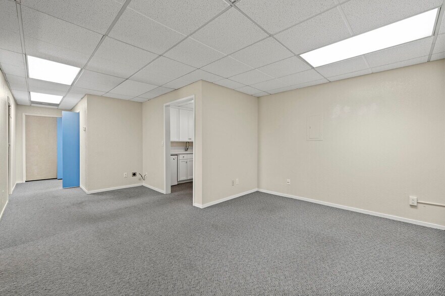 More Photos Of 1606 W Mineral King Ave, Visalia Office For Sale