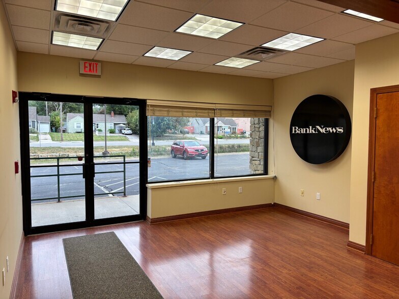 More Photos Of 5125 Roe Blvd, Mission Office For Sale