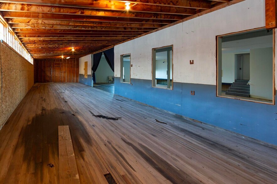 More Photos Of 109 Shore Rd, Southwest Harbor Flex For Sale