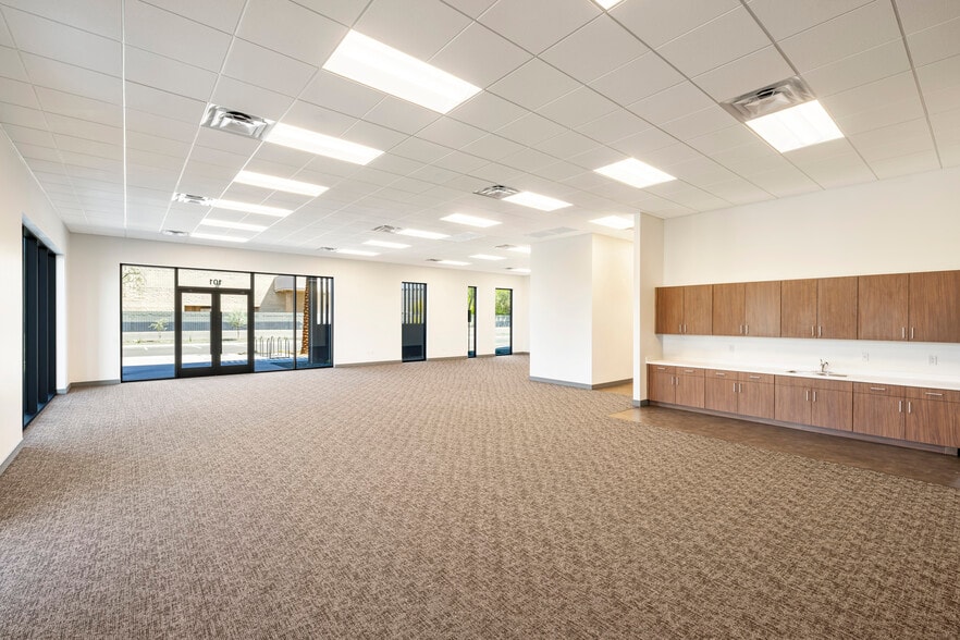 More Photos Of 7501 E Redfield Rd, Scottsdale Warehouse For Lease