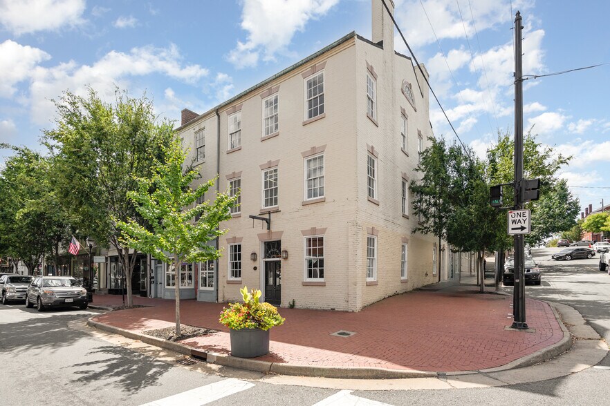 More Photos Of 826 Caroline St, Fredericksburg Storefront Retail Office For Lease