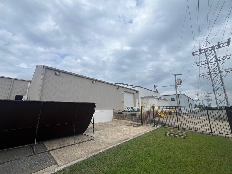 More Photos Of 1109 E Ozark Ave, Gastonia Warehouse For Lease