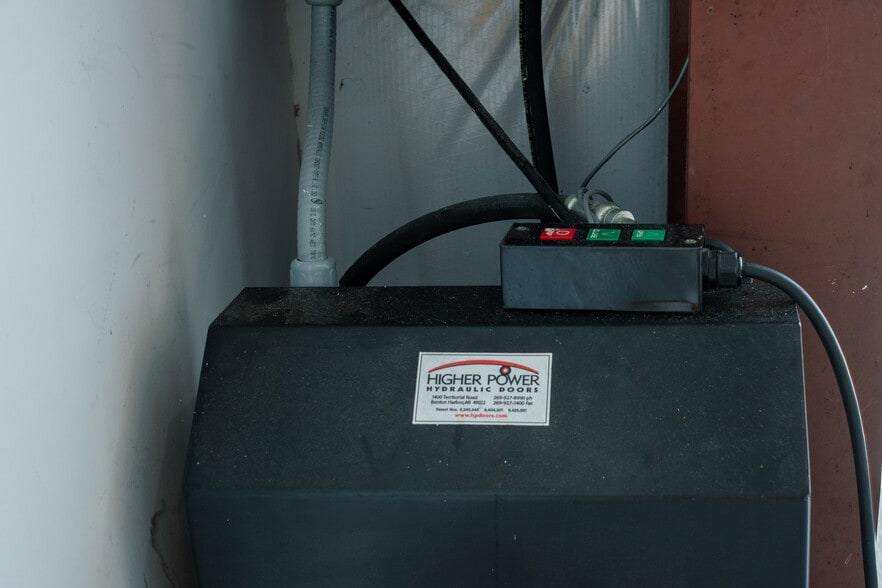 More Photos Of 1001 Airport Rd, Destin Airplane Hangar For Sale