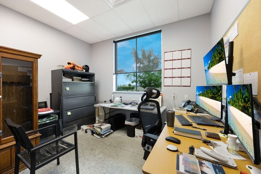 More Photos Of 326 SW 2nd Ter, Cape Coral Office For Sale