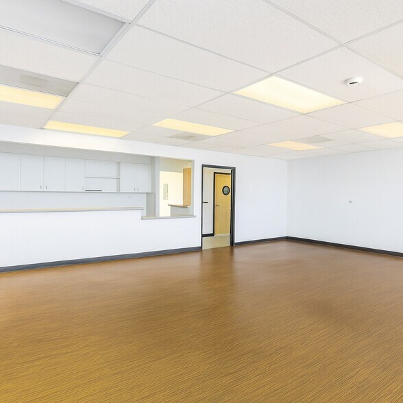 More Photos Of 114-124 W 9th St, Corona Medical For Lease