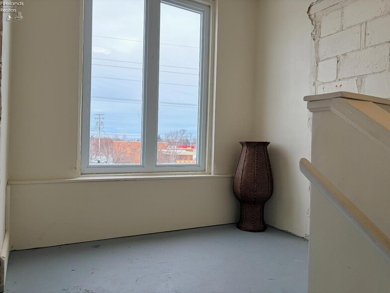 More Photos Of 110 Railroad St, Clyde Restaurant For Sale