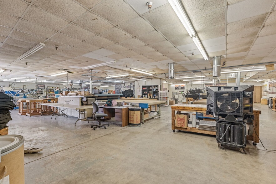 More Photos Of 6580 E Skelly Dr, Tulsa Manufacturing For Sale