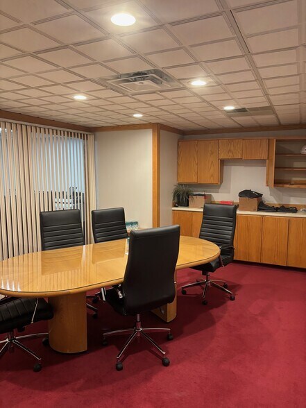 More Photos Of 33900 Schoolcraft Rd, Livonia Office For Sale